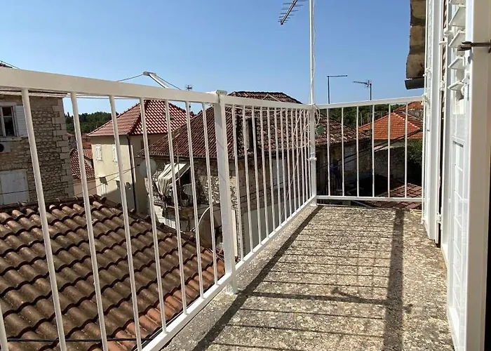 Maison Ancienne Sur L Ile De Brac Semesterbostad *