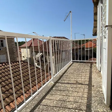 Maison Ancienne Sur L Ile De Brac Casa de Férias *